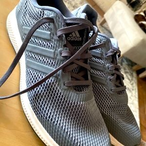 Adidas Bounce (never worn)